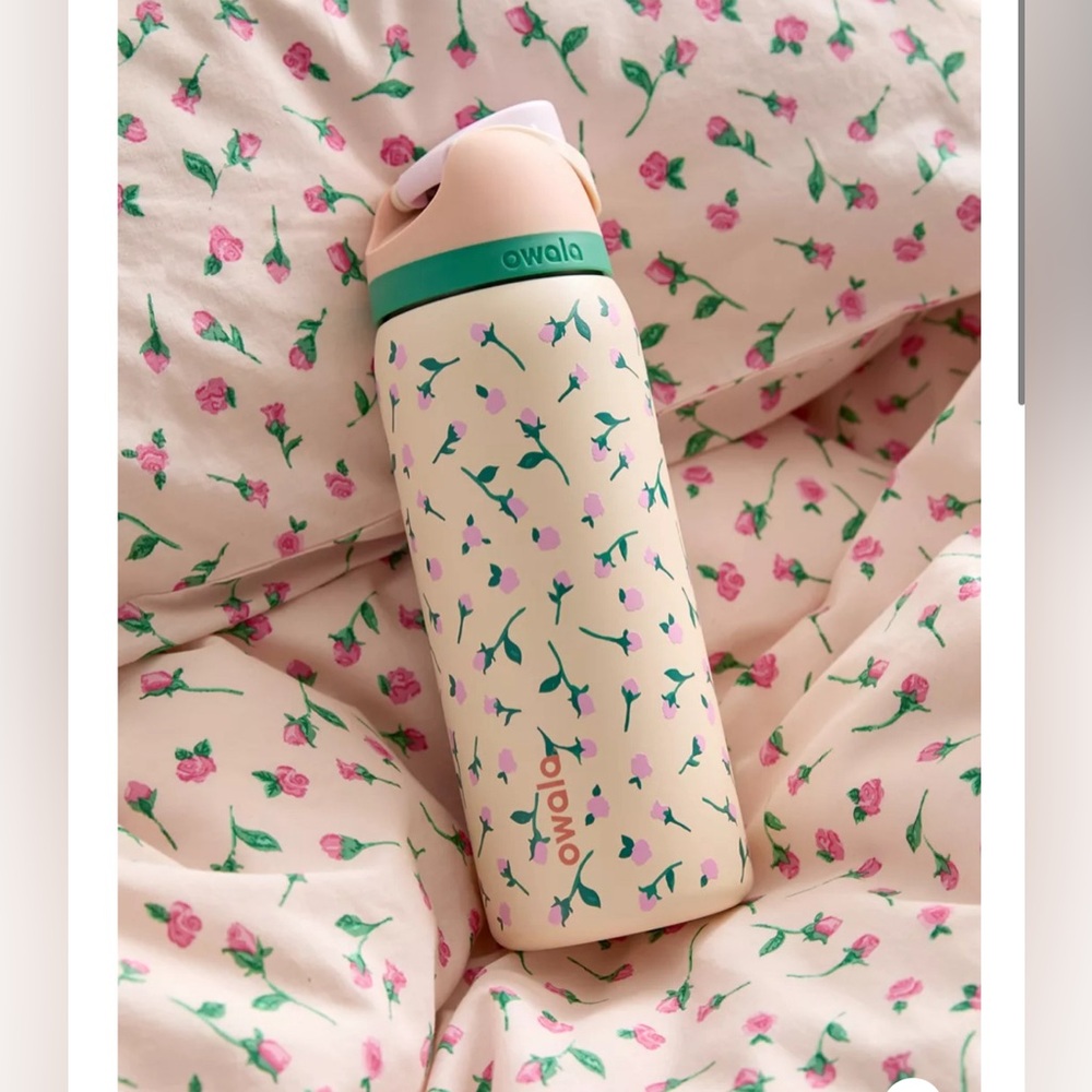 Owala UO Exclusive FreeSip 32 oz Water Bottle Tea Time